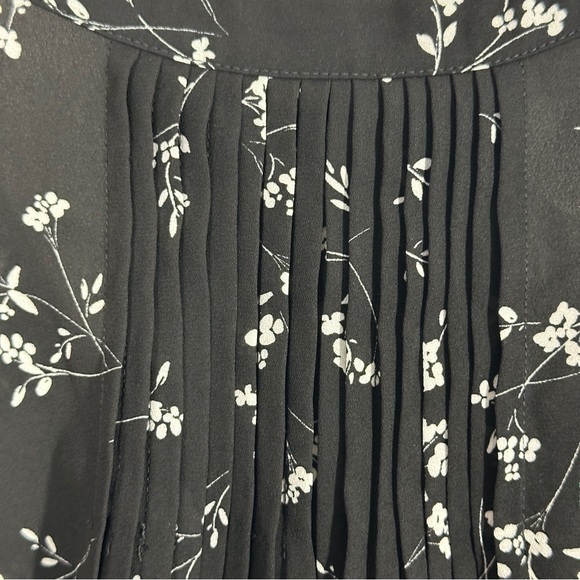 NYDJ pintuck blouse, sz 2X, black/white, flowy, v-neck, date night, fall, NEW - Picture 14 of 15